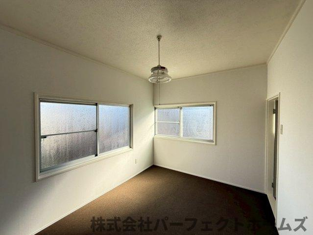 招提中町1丁目戸建の洋室|個人の部屋や寝室として使える洋室です
