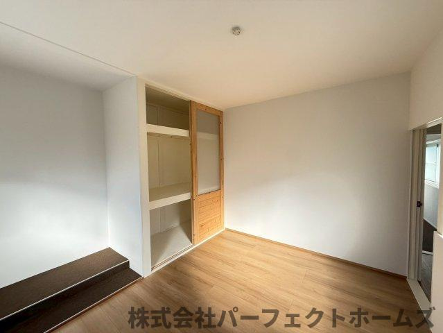 招提中町1丁目戸建の洋室|コンパクトで使いやすい洋室です