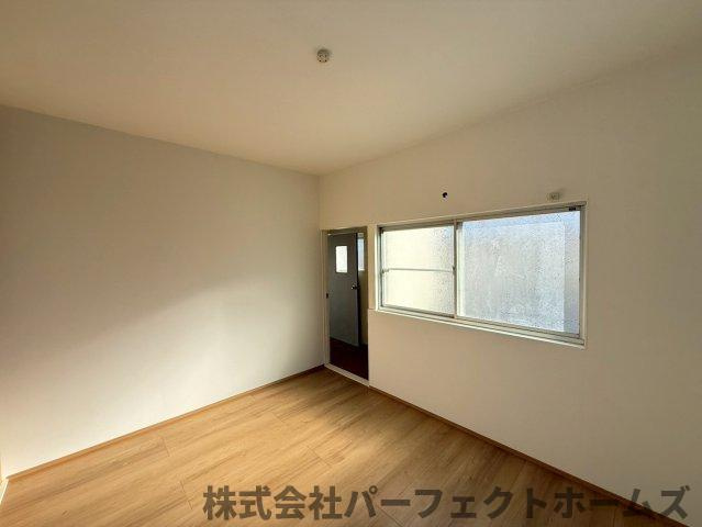 招提中町1丁目戸建の洋室|広々とした洋室です