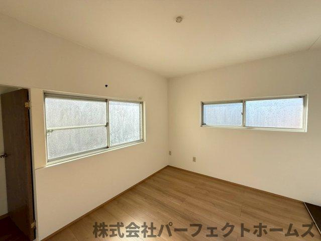 招提中町1丁目戸建の洋室|使い勝手のいい洋室です