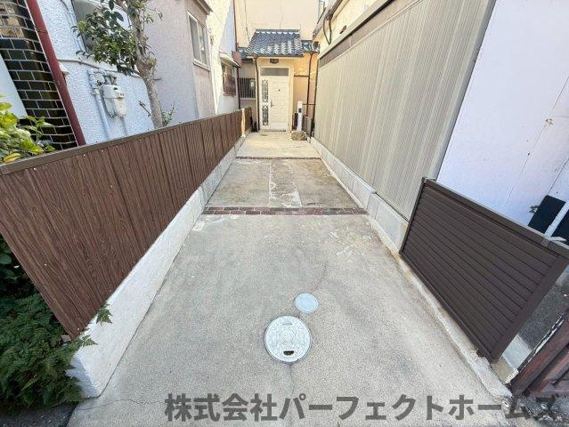 招提中町1丁目戸建の駐車場|駐車場に車を止められます