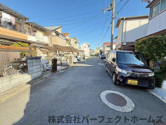 招提中町1丁目戸建の前面道路含む現地写真|前面道路含む現地写真です