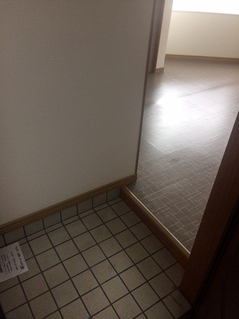 レジデンス伊川谷の玄関