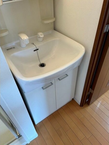 エステムコート三宮EASTIIリベルテの独立洗面台|同物件別部屋写真