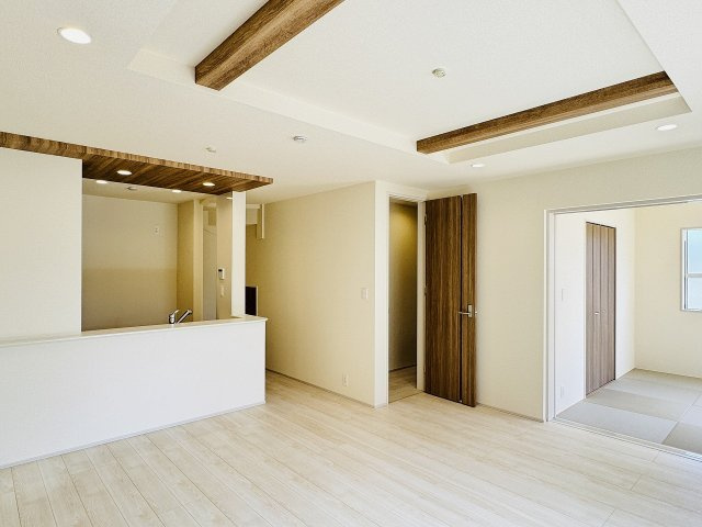 八王子市　石川町　新築一戸建ての内装|～17.0帖の明るいLDKで家族団欒の時間をお過ごしいただけます～