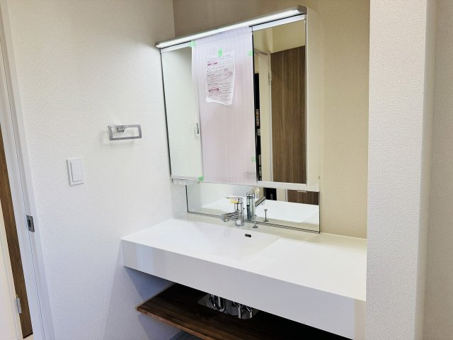 八王子市　石川町　新築一戸建ての独立洗面台|～オシャレな造作洗面台　並んで身支度が可能なワイドカウンター～