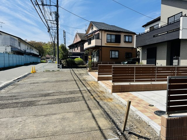 八王子市　石川町　新築一戸建ての前面道路含む現地写真|～南9.37ｍ道路に面しています～