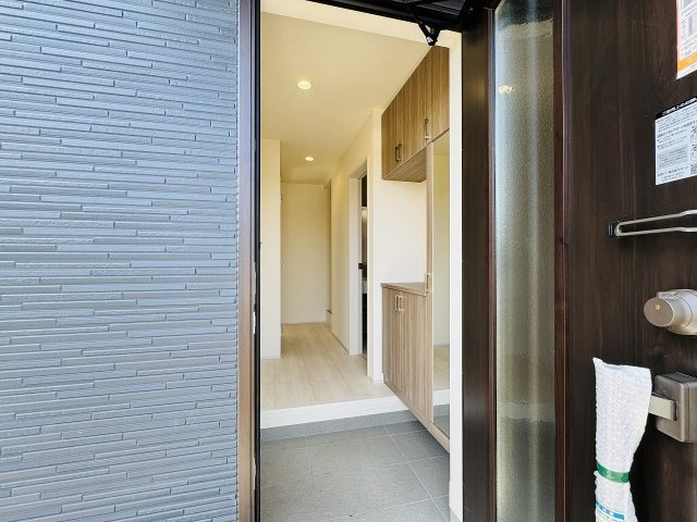 八王子市　石川町　新築一戸建ての玄関|～玄関は安心のWロックキーを採用～