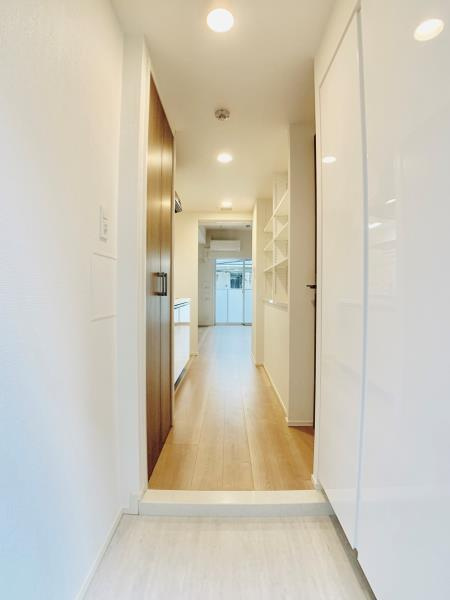 ＹＯＵ　Ｉ　ＣＯＵＲＴの居間・リビング