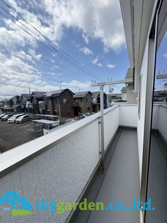 藤沢市善行坂　新築戸建　全2棟1号棟のバルコニー|外からの目が気にならないバルコニーで洗濯物が干せます