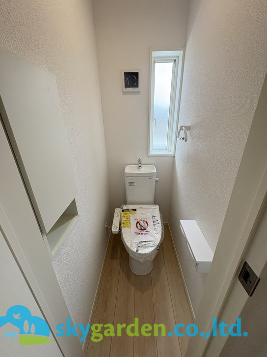 藤沢市善行坂　新築戸建　全2棟1号棟のトイレ|清潔感のあるトイレです