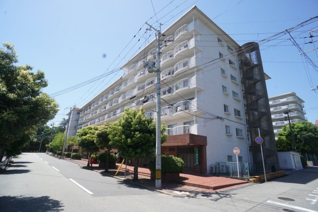 阪急宝塚逆瀬台マンションの外観