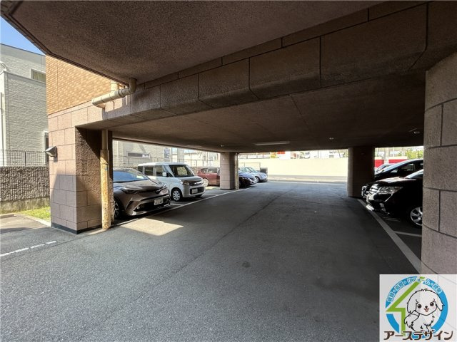 ユートピア魚住の駐車場