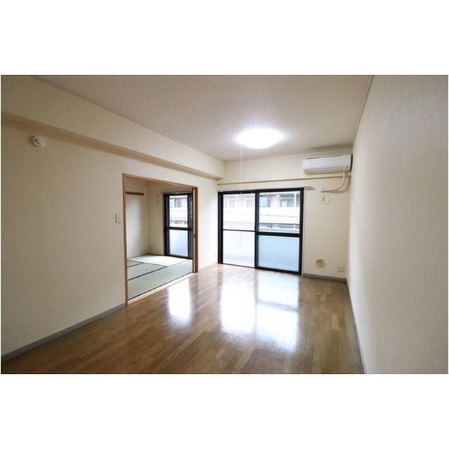 ガーデンクレスの居間・リビング