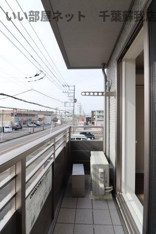 ビクトワールⅡのバルコニー|暖かな日差しのふりそそぐバルコニー