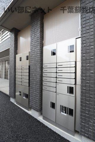 ビクトワールⅡのロビー|宅配ボックスがあると、自分の時間を有効活用できますね！