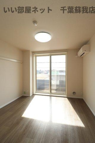 ビクトワールⅡの洋室|明るい洋室です