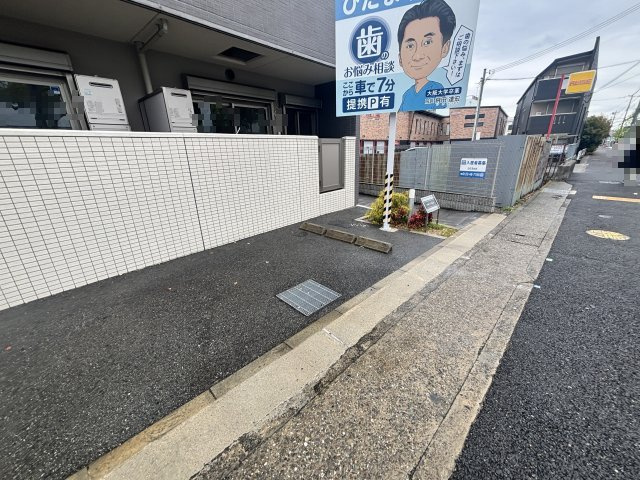 ブルーメ本山の駐車場