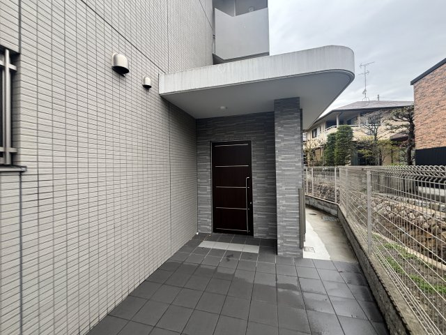 ブルーメ本山のエントランス