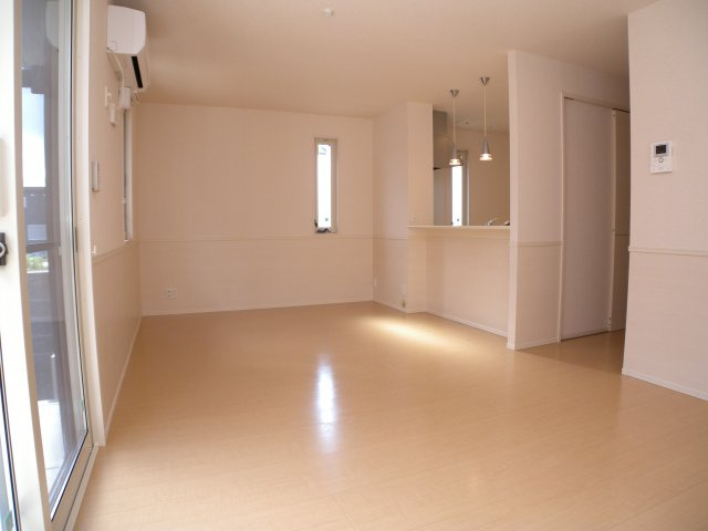 デルニエコートの居間・リビング