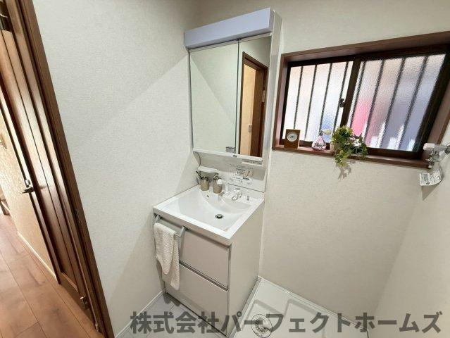長尾元町7丁目戸建の独立洗面台|独立洗面化粧台が付いています