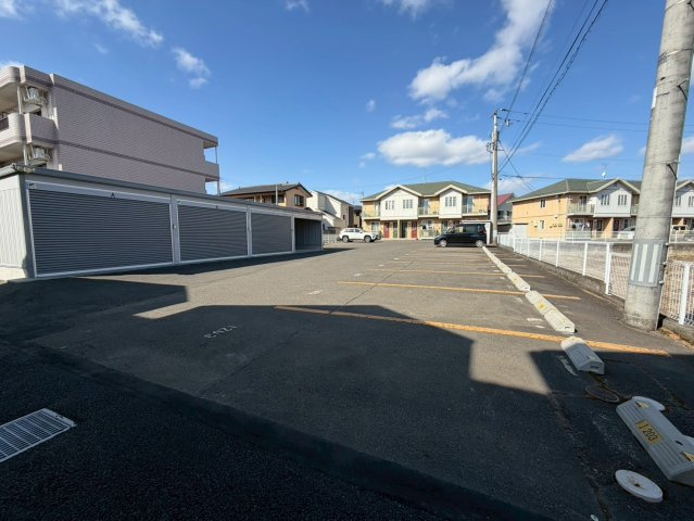 リヴィエール壱番館の駐車場