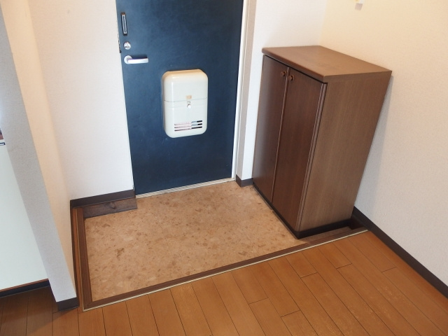コーポラスノベルティＤ棟の玄関