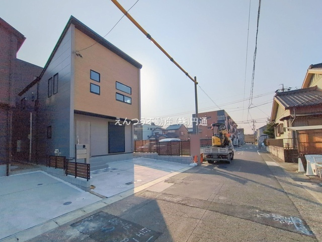 ブルーミングガーデン大野木4丁目の前面道路含む現地写真