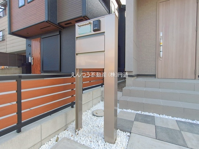 ブルーミングガーデン大野木4丁目の玄関