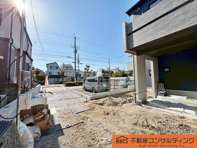 西宮市浜甲子園2丁目　新築戸建　2号棟の駐車場