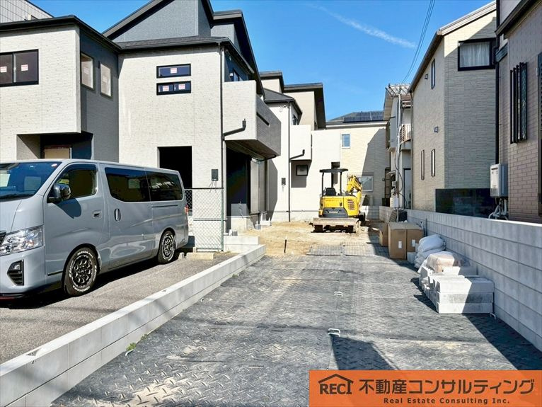 西宮市浜甲子園2丁目　新築戸建　2号棟の前面道路含む現地写真