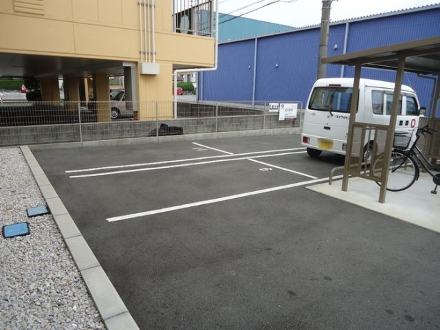 サンパレス・ムーンパレス　ムーンパレスの駐車場