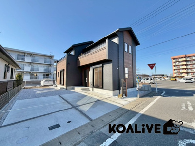 【外観】 | 前橋市六供町3丁目　新築住宅 | 完成済み！いつでも新生活を始めることができます。
開放感あるLDK！
陽当り、風通しも良い暖かな住まいです。
KOALIVE （コアライブ）【0120-919-727】
