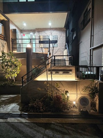 摂津市正雀本町１丁目の賃貸マンションのエントランス