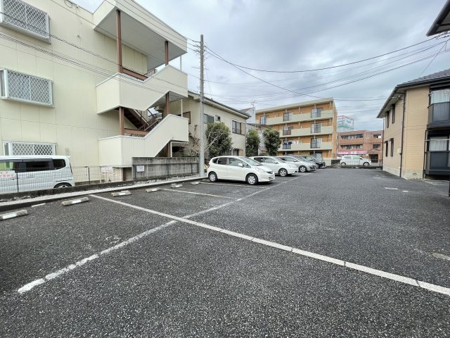 コートヴィレッジBの駐車場