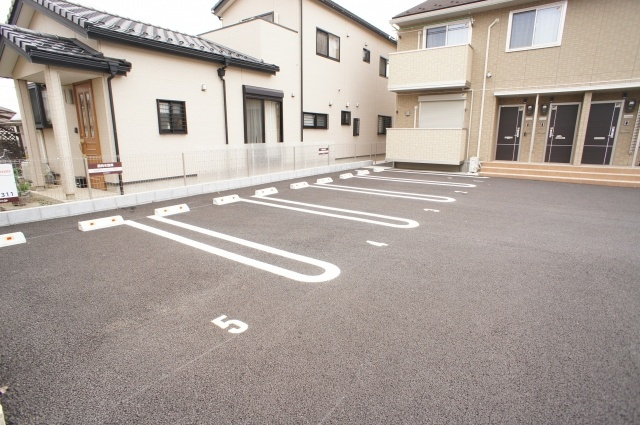 Amour(アムール)の駐車場