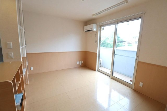 Amour(アムール)の居間・リビング|フローリングの明るいリビング♪