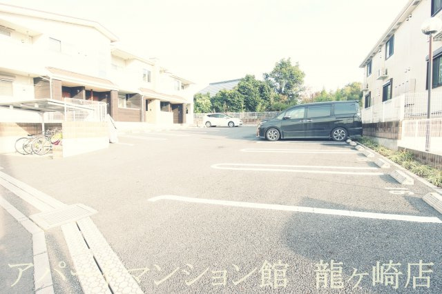 ヴィラ・エレガントの駐車場