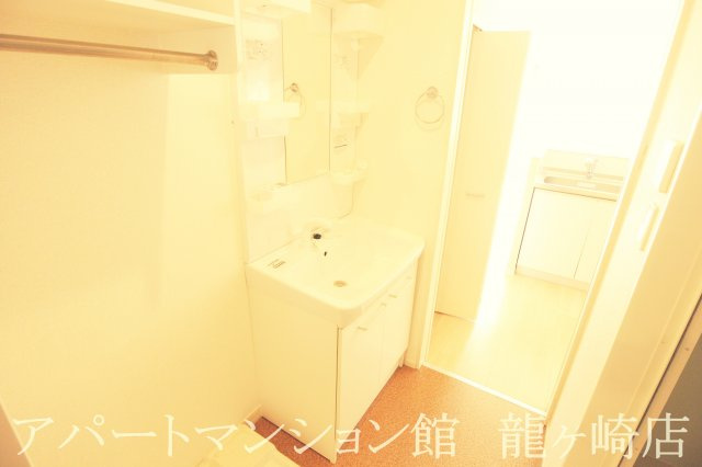 ヴィラ・エレガントの独立洗面台