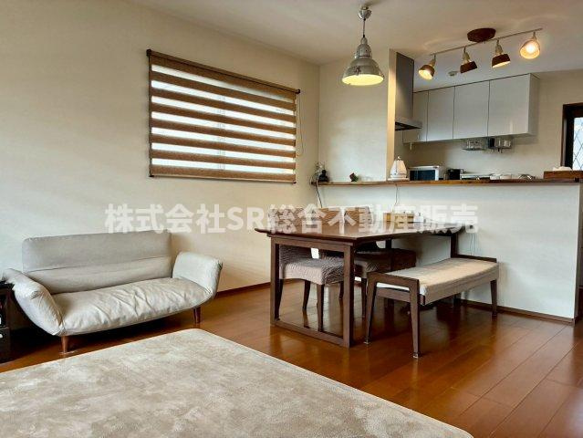 金岡3丁目中古戸建の居間・リビング|ゆったりとしたリビングです