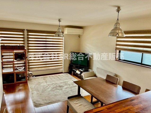 金岡3丁目中古戸建の居間・リビング|使いやすいリビングです