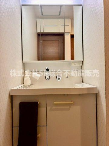 金岡3丁目中古戸建の独立洗面台|独立洗面台、朝の身支度には欠かせません