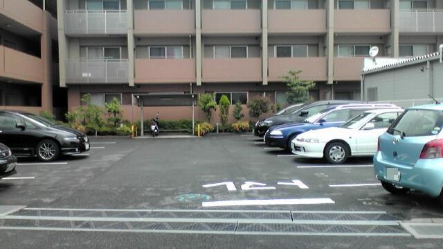 グランディール（松戸）の駐車場
