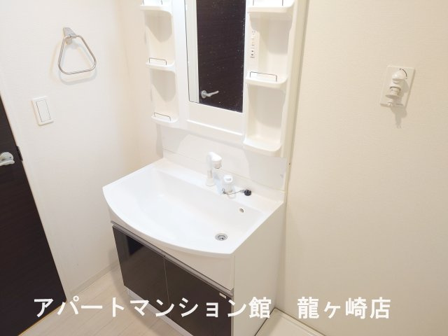 ゼルコバⅡの独立洗面台