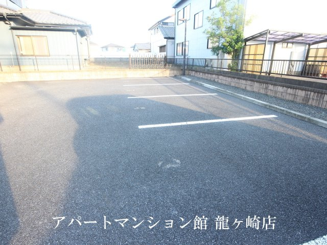 雫Ⅲの駐車場
