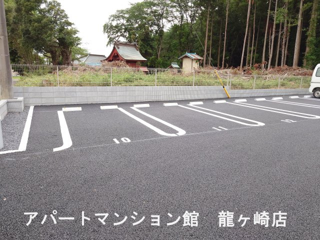コンフォールKの駐車場