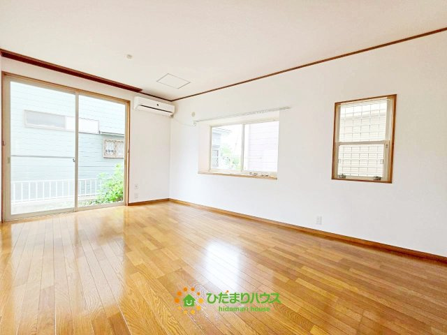白岡市小久喜　中古一戸建ての居間・リビング|6月5日撮影