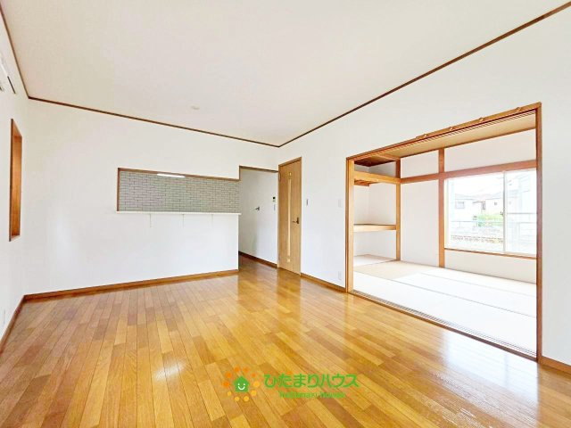 白岡市小久喜　中古一戸建ての居間・リビング|6月5日撮影