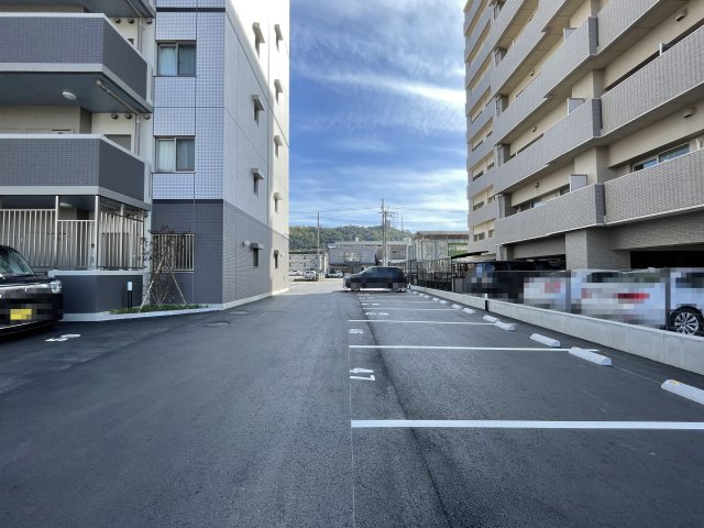 ベリエ高須新町の駐車場