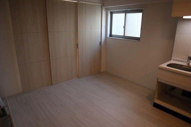 ストームの洋室